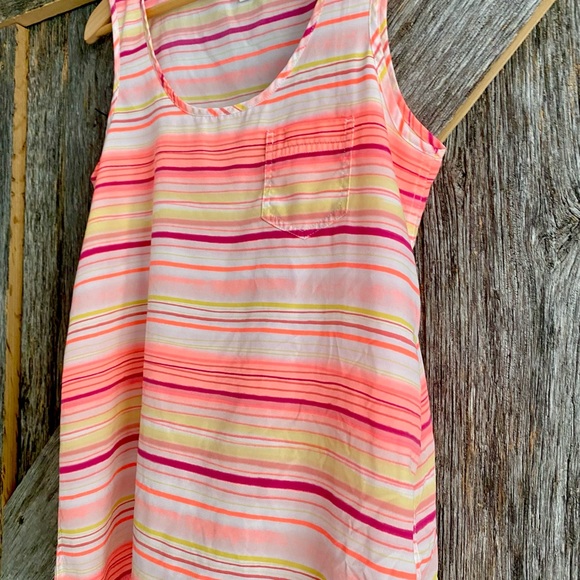 ⭐️ Beautiful Striped Gap Top - Picture 3 of 5